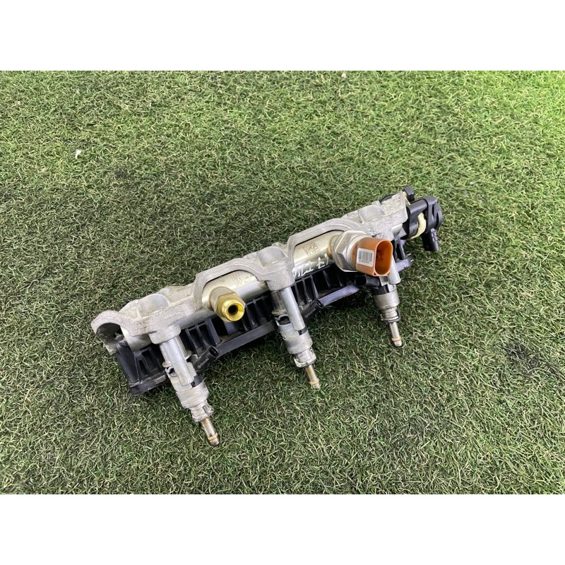 Коллектор впускной (впускная система) Volkswagen Touareg NF 2012 3.0 Hybrid CGFA 06E133109AF