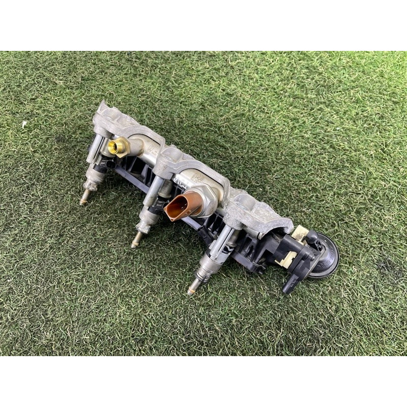 Коллектор впускной (впускная система) Volkswagen Touareg NF 2012 3.0 Hybrid CGFA 06E133109AF