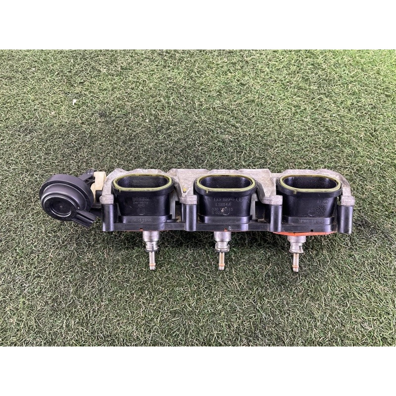 Коллектор впускной (впускная система) Volkswagen Touareg NF 2012 3.0 Hybrid CGFA 06E133109AF