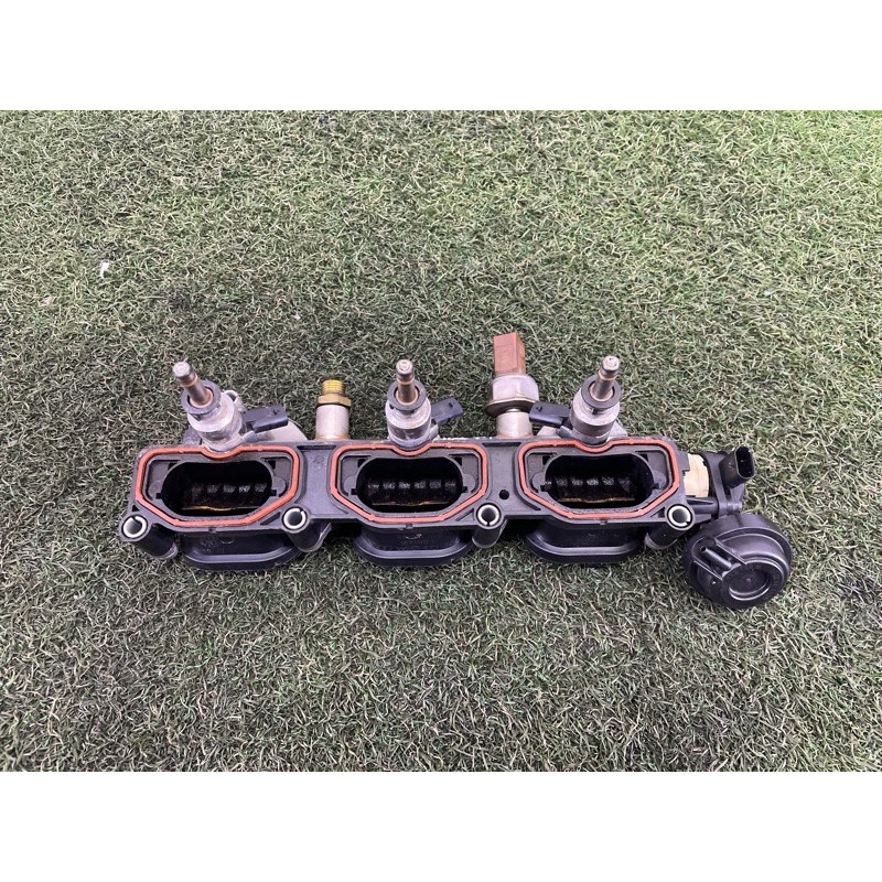 Коллектор впускной (впускная система) Volkswagen Touareg NF 2012 3.0 Hybrid CGFA 06E133109AF