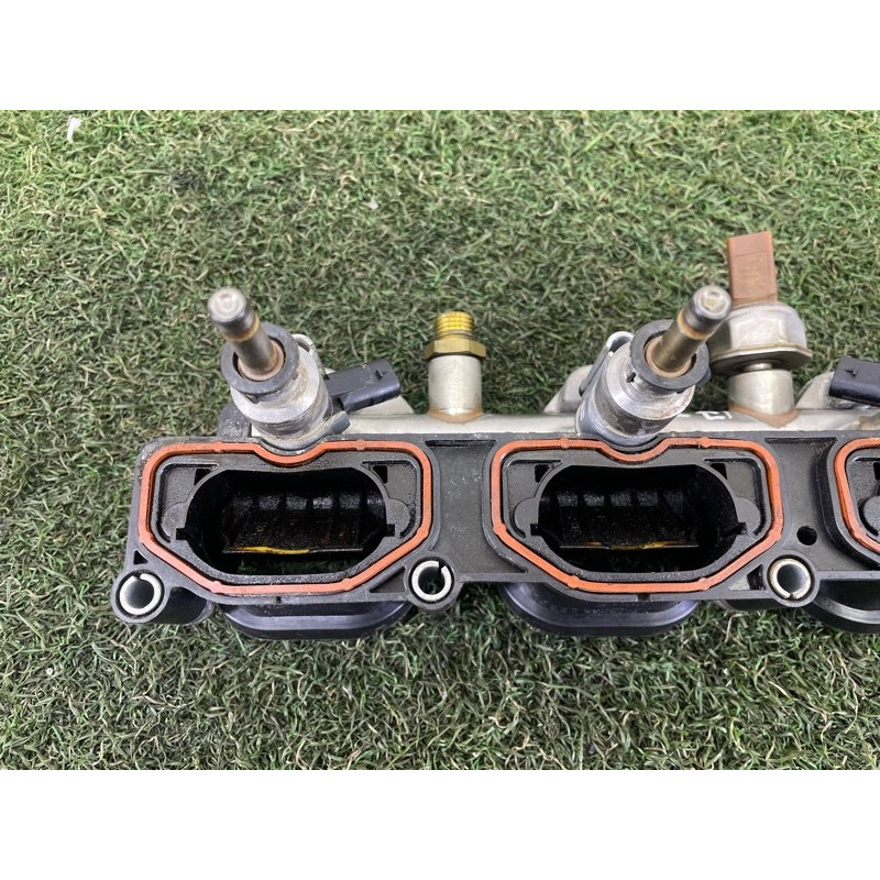 Коллектор впускной (впускная система) Volkswagen Touareg NF 2012 3.0 Hybrid CGFA 06E133109AF