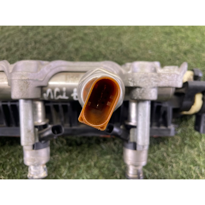 Коллектор впускной (впускная система) Volkswagen Touareg NF 2012 3.0 Hybrid CGFA 06E133109AF