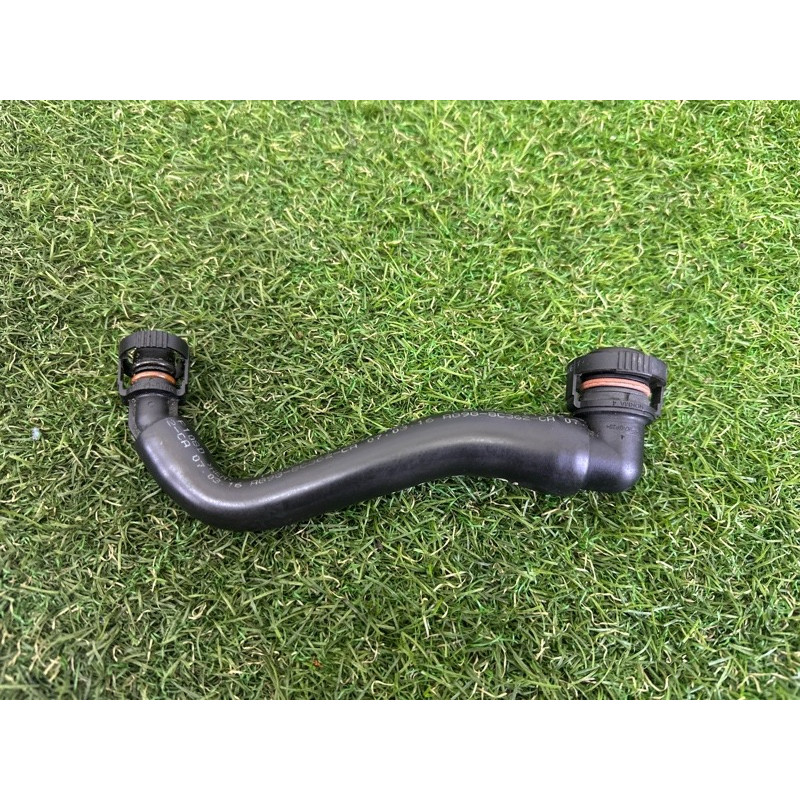 Трубка вентиляции картерных газов (двигатель и элементы) LAND ROVER Range Rover Evoque L538 2016 2.0 LR028849