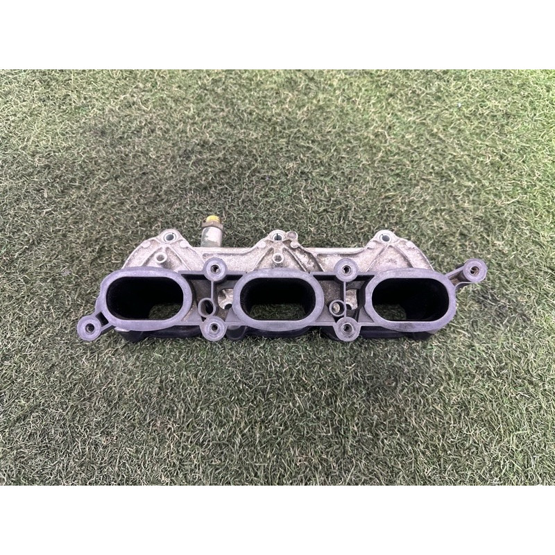 Впускний колектор (подача палива) AUDI Q5 8R 2010 3.2 CALB 06E133125D