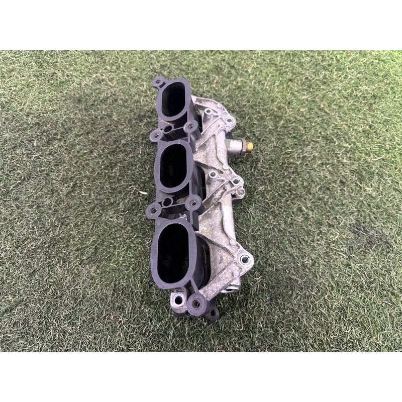 Впускний колектор (подача палива) AUDI Q5 8R 2010 3.2 CALB 06E133125D