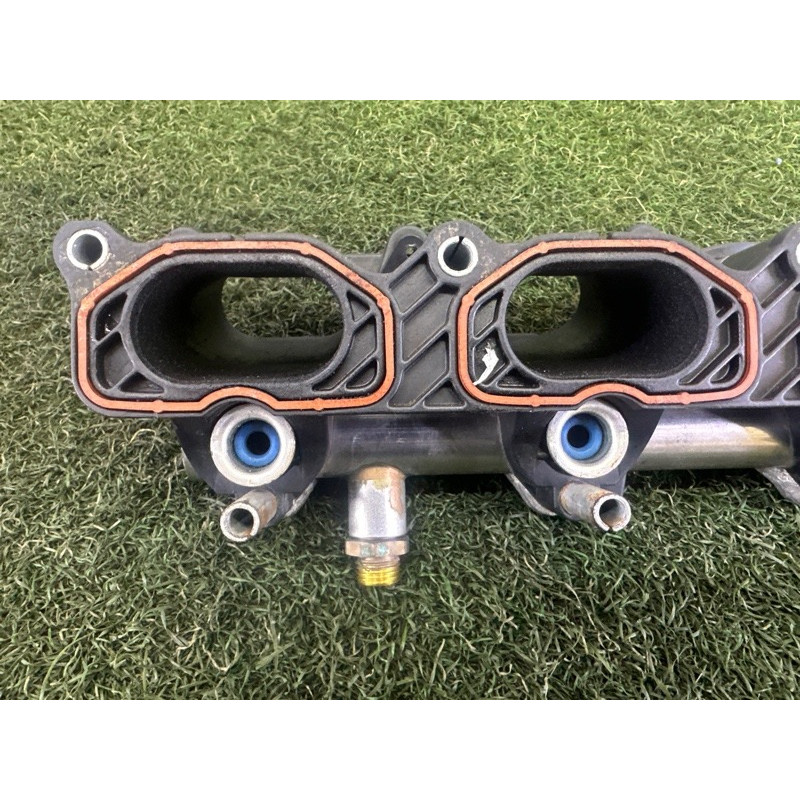 Впускний колектор (подача палива) AUDI Q5 8R 2010 3.2 CALB 06E133125D