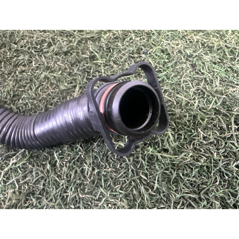 Трубка вентиляции (двигатель и элементы) AUDI Q5 8R 2010 3.2 CALB 06E103217AA