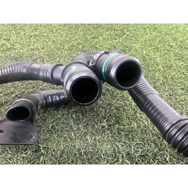 Трубка вентиляции (двигатель и элементы) AUDI Q5 8R 2010 3.2 CALB 06E103217AA