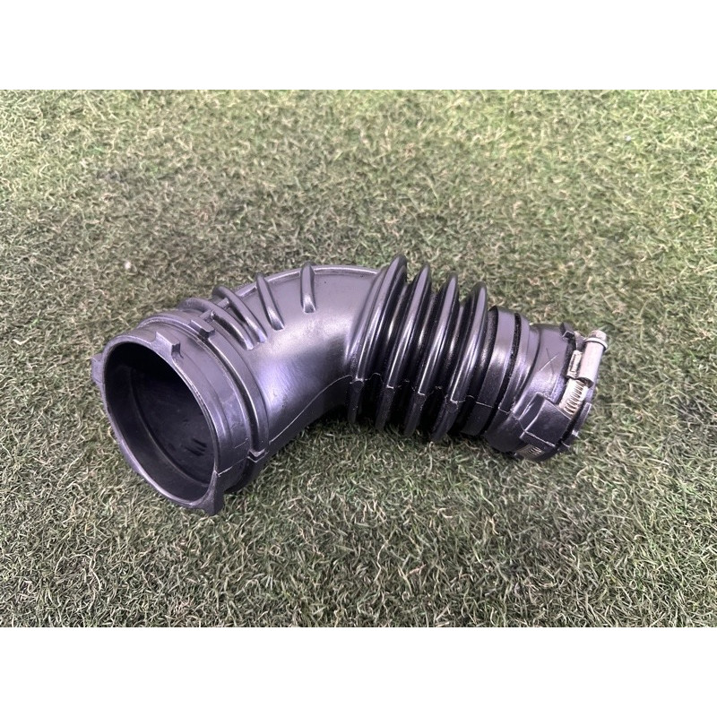 Патрубок воздушного фильтра (впускная система) AUDI A4 B8 2013 2.0 TFSI 06H129629E