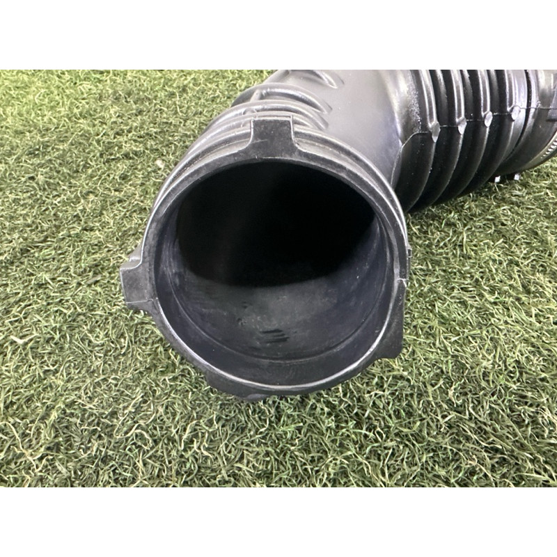 Патрубок воздушного фильтра (впускная система) AUDI A4 B8 2013 2.0 TFSI 06H129629E