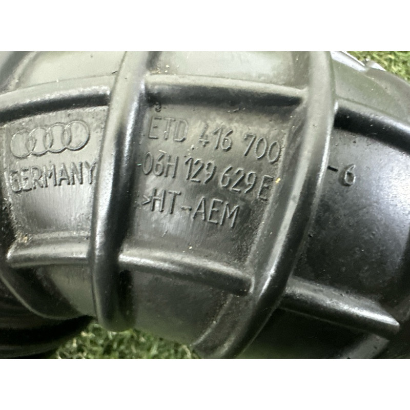 Патрубок воздушного фильтра (впускная система) AUDI A4 B8 2013 2.0 TFSI 06H129629E