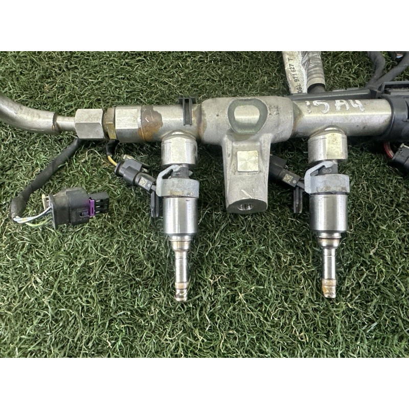 Паливна рампа (паливна система) AUDI A4 B9 2017 2.0 TFSI 06L133317E