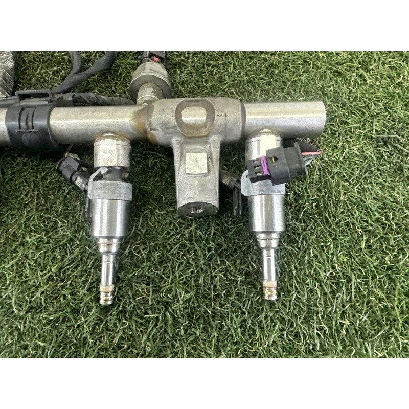 Паливна рампа (паливна система) AUDI A4 B9 2017 2.0 TFSI 06L133317E