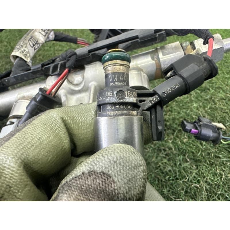 Паливна рампа (паливна система) AUDI A4 B9 2017 2.0 TFSI 06L133317E