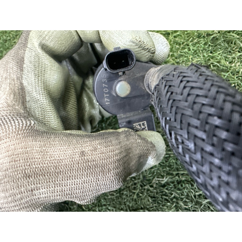 Клапан вентиляции топливного бака (топливная система) Volkswagen Touareg NF 2013 3.6 7P6133352C