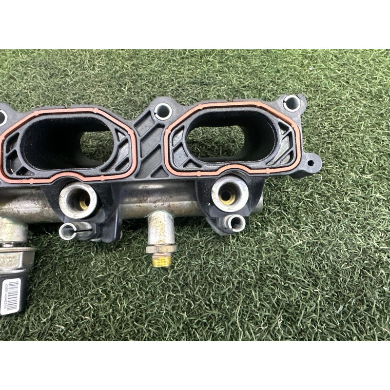 Впускний колектор (подача палива) AUDI Q5 8R 2010 3.2 CALB 06E133125D