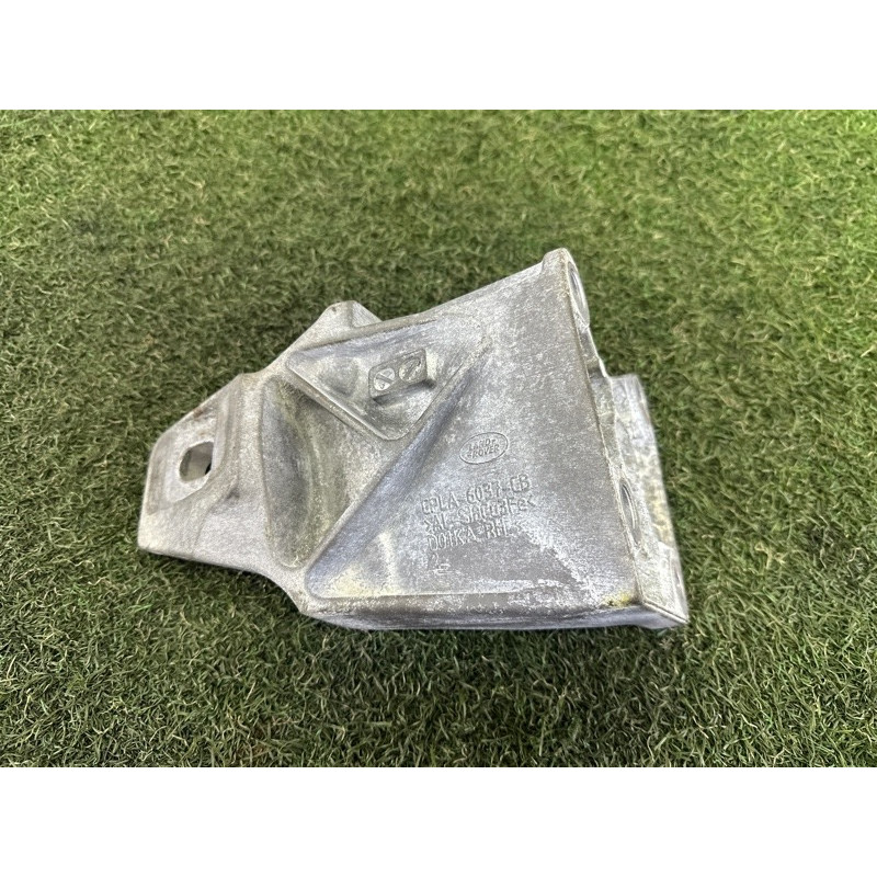 Кронштейн подушки двигателя (кронштейны двигателя) LAND ROVER RANGE ROVER Sport L494 2016 3.0 Diesel LR033181