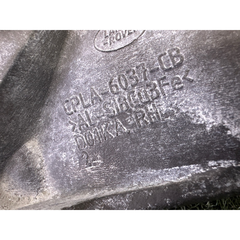 Кронштейн подушки двигателя (кронштейны двигателя) LAND ROVER RANGE ROVER Sport L494 2016 3.0 Diesel LR033181