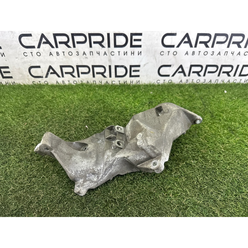 Кронштейн (двигатель и элементы) LAND ROVER RANGE ROVER Sport L494 2016 3.0 Diesel LR065741