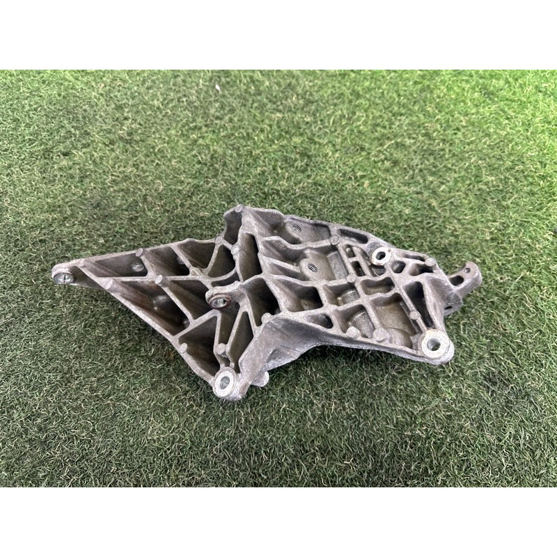 Кронштейн (двигатель и элементы) LAND ROVER RANGE ROVER Sport L494 2016 3.0 Diesel LR065741