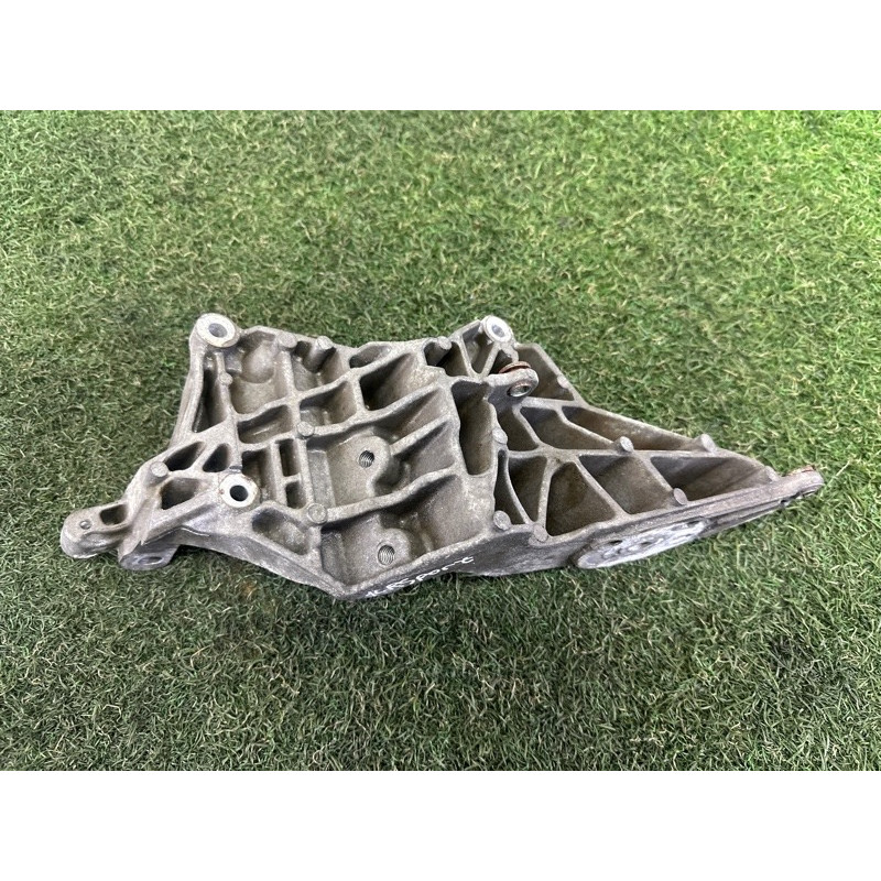 Кронштейн (двигатель и элементы) LAND ROVER RANGE ROVER Sport L494 2016 3.0 Diesel LR065741