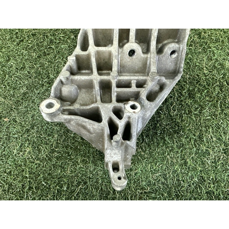 Кронштейн (двигатель и элементы) LAND ROVER RANGE ROVER Sport L494 2016 3.0 Diesel LR065741