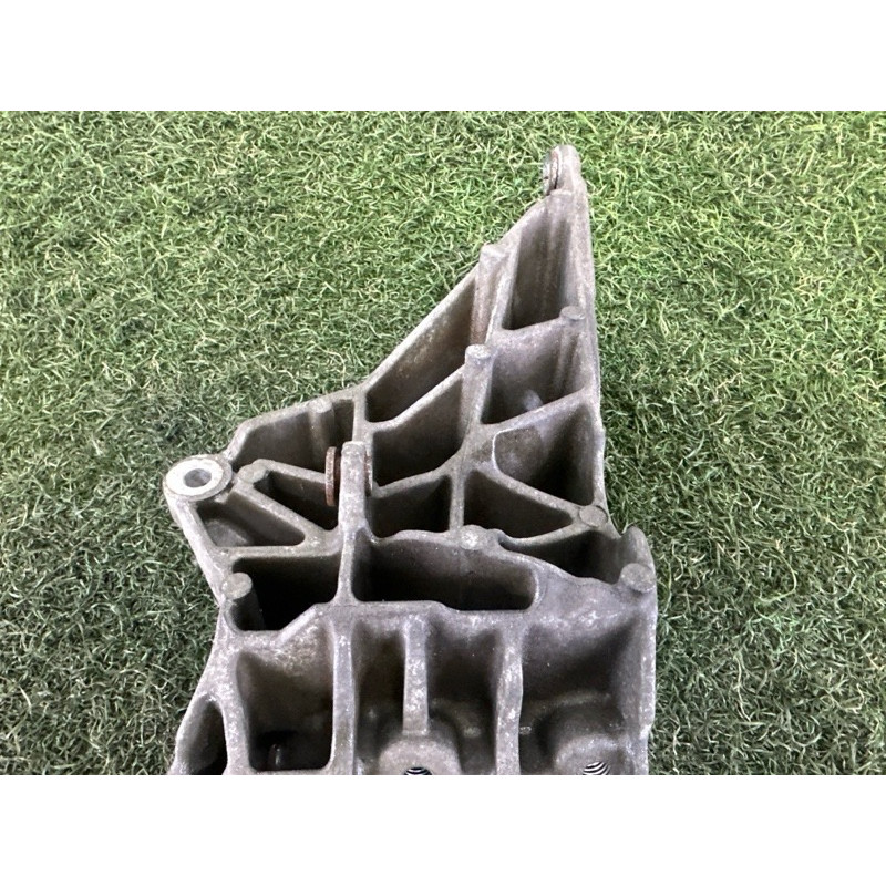 Кронштейн (двигатель и элементы) LAND ROVER RANGE ROVER Sport L494 2016 3.0 Diesel LR065741