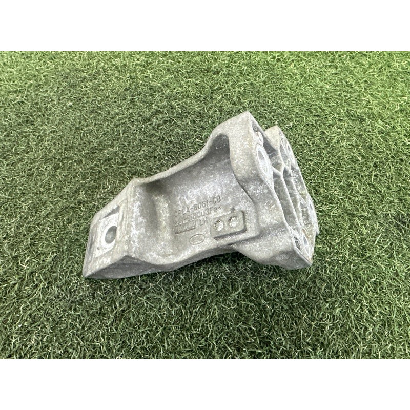 Кронштейн подушки двигателя (кронштейны двигателя) LAND ROVER RANGE ROVER Sport L494 2016 3.0 Diesel LR033184