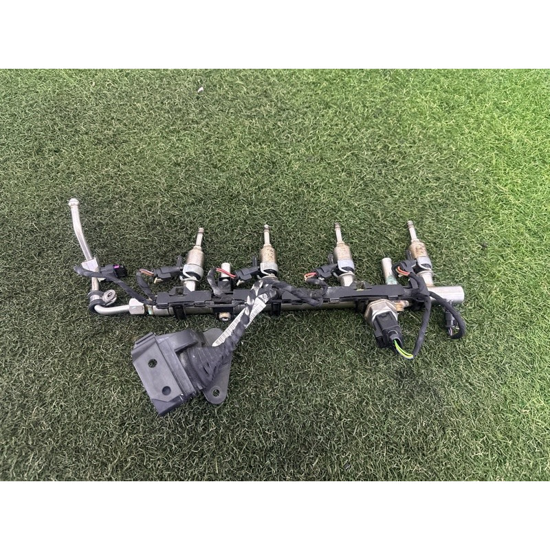 Топливная рампа (топливная система) AUDI Q5 FY 2018 2.0 DAYB 06K133317AA