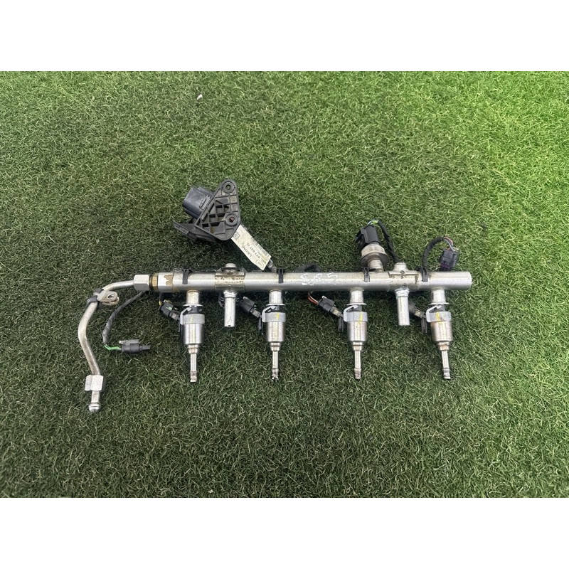 Топливная рампа (топливная система) AUDI Q5 FY 2018 2.0 DAYB 06K133317AA