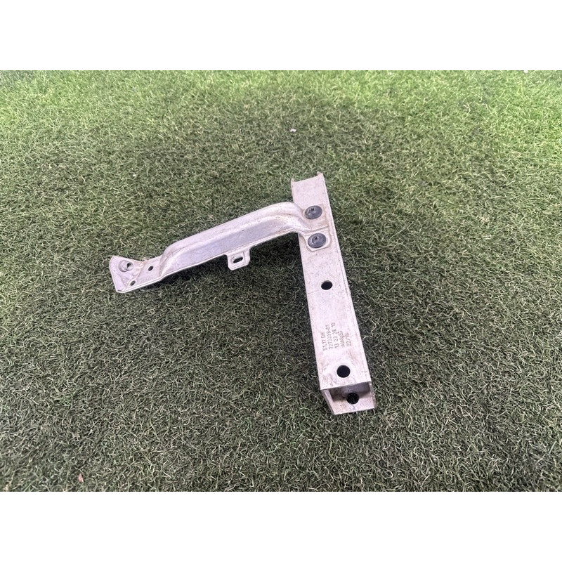 Кронштейн усилителя бампера (стекла и зеркала) BMW 7-series F01 2011 3.0 N54 51117273399