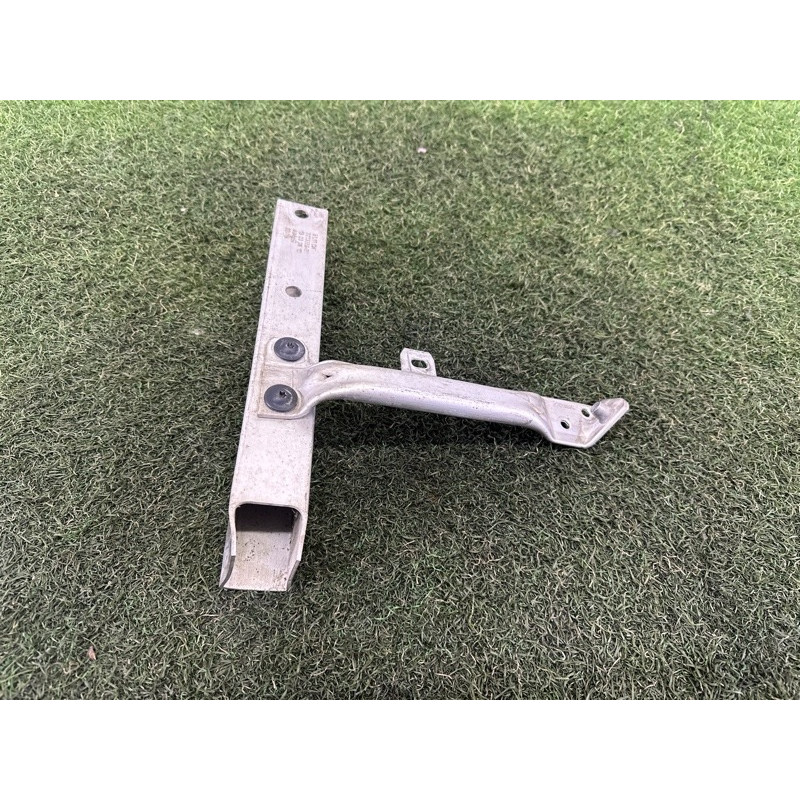 Кронштейн усилителя бампера (стекла и зеркала) BMW 7-series F01 2011 3.0 N54 51117273399