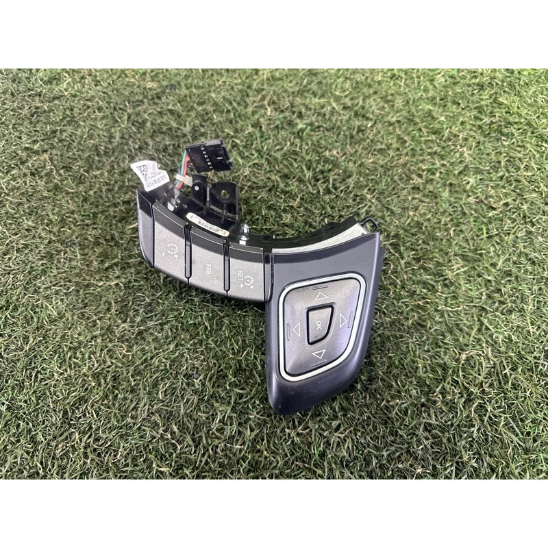 Кнопки руля (электрика / кнопки) LAND ROVER Range Rover Evoque L538 2016 2.0 LR071304