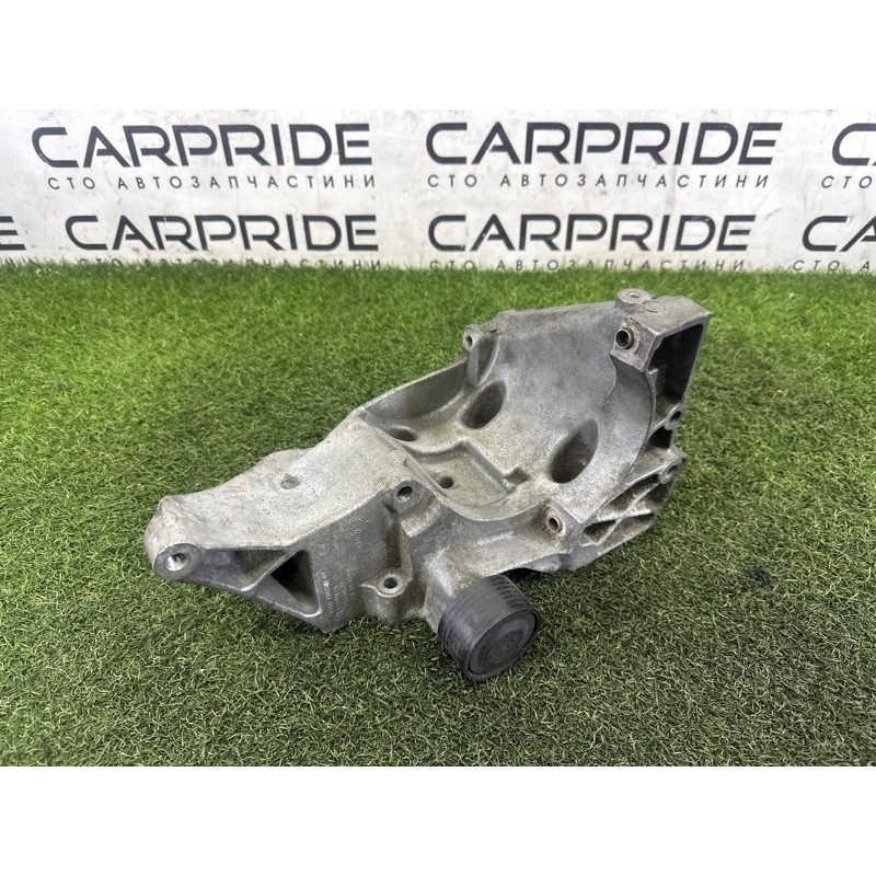 Кронштейн компрессора кондиционера (кронштейны двигателя) BMW X5 E70 2010 N57D30A 11167802639