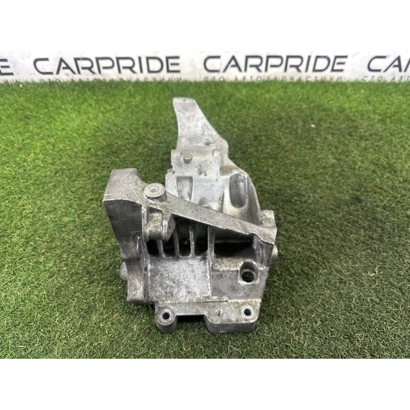 Кронштейн компрессора кондиционера (кронштейны двигателя) BMW X5 E70 2010 N57D30A 11167802639