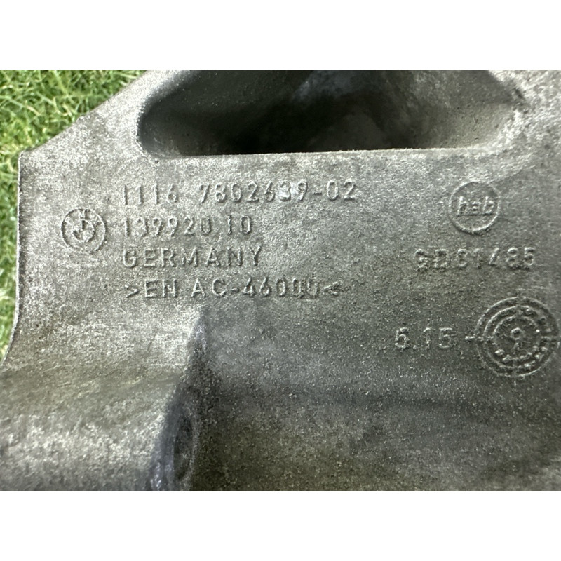 Кронштейн компрессора кондиционера (кронштейны двигателя) BMW X5 E70 2010 N57D30A 11167802639