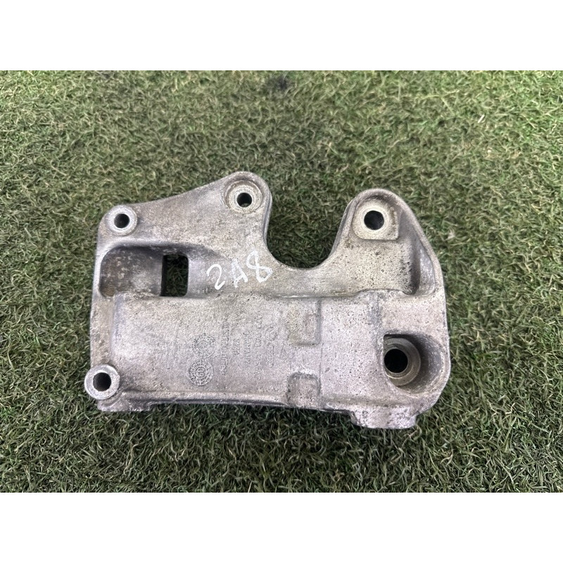 Кронштейн генератора (кронштейны двигателя) AUDI A8 D4 2011 4.2 CDRA 079903805AF