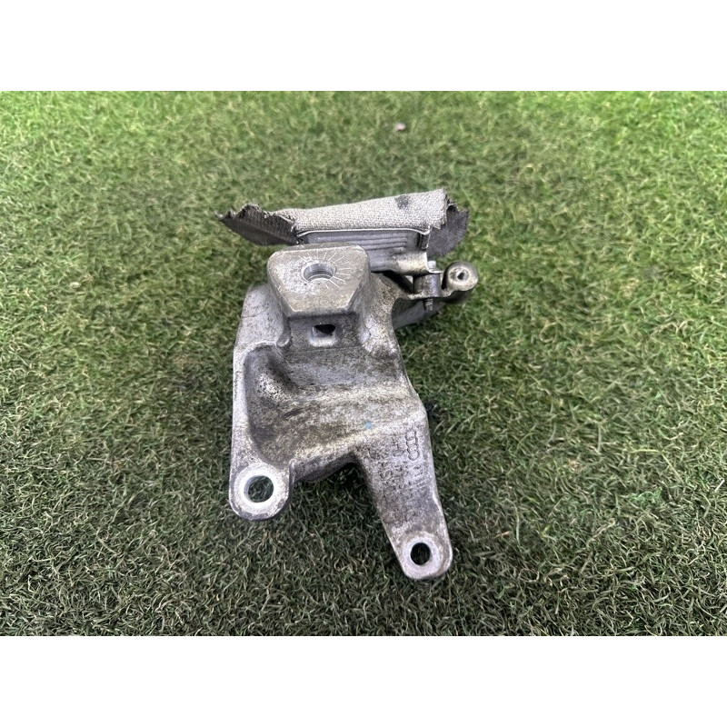 Кронштейн подушки двигателя (кронштейны двигателя) AUDI A8 D4 2011 4.2 CDRA 4H0199307AC