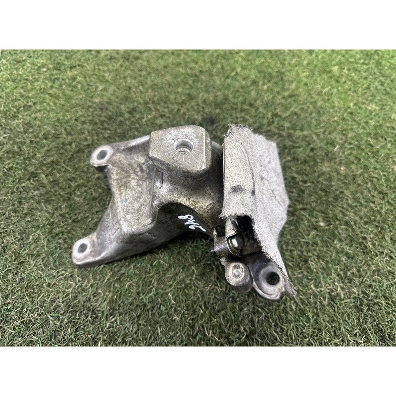 Кронштейн подушки двигателя (кронштейны двигателя) AUDI A8 D4 2011 4.2 CDRA 4H0199307AC