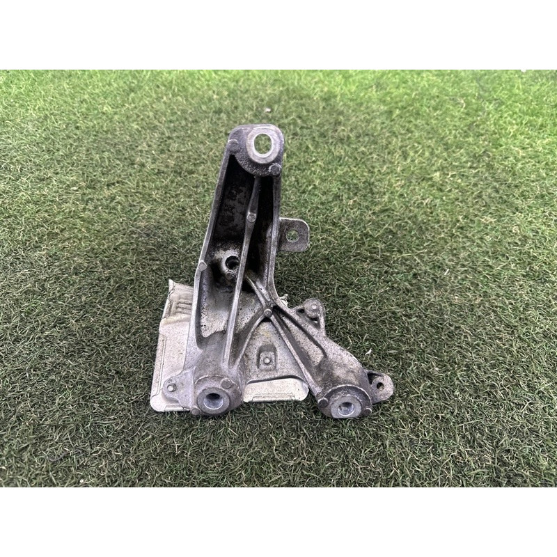 Кронштейн подушки двигателя (кронштейны двигателя) AUDI A8 D4 2011 4.2 CDRA 4H0199308AC