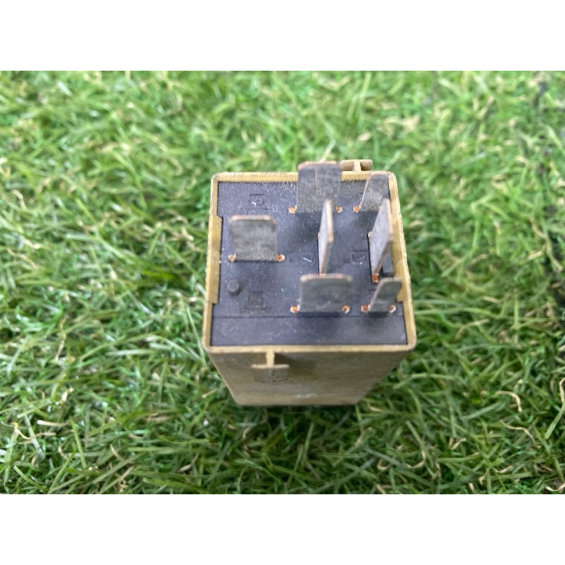 Реле (электрика) BMW 5-series E39 61368384505