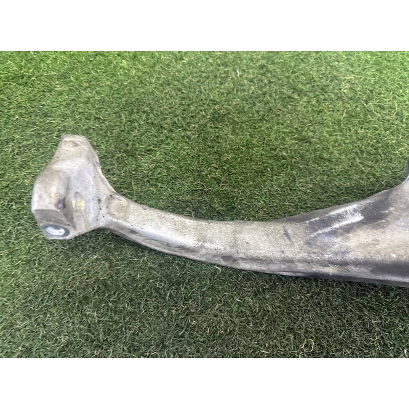 Поворотный кулак (подвеска) AUDI A4 B8 2013 2.0 TFSI 4G0407253B