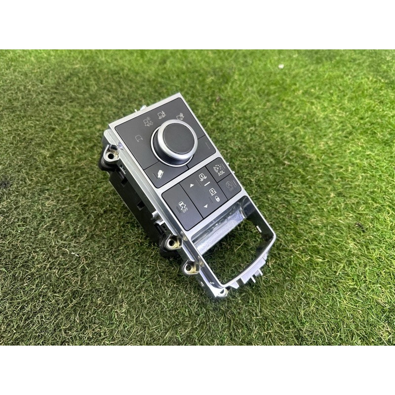 Кнопка регулировки высоты подвески (электрика / кнопки) LAND ROVER RANGE ROVER Sport L494 2016 3.0 Diesel LR070858