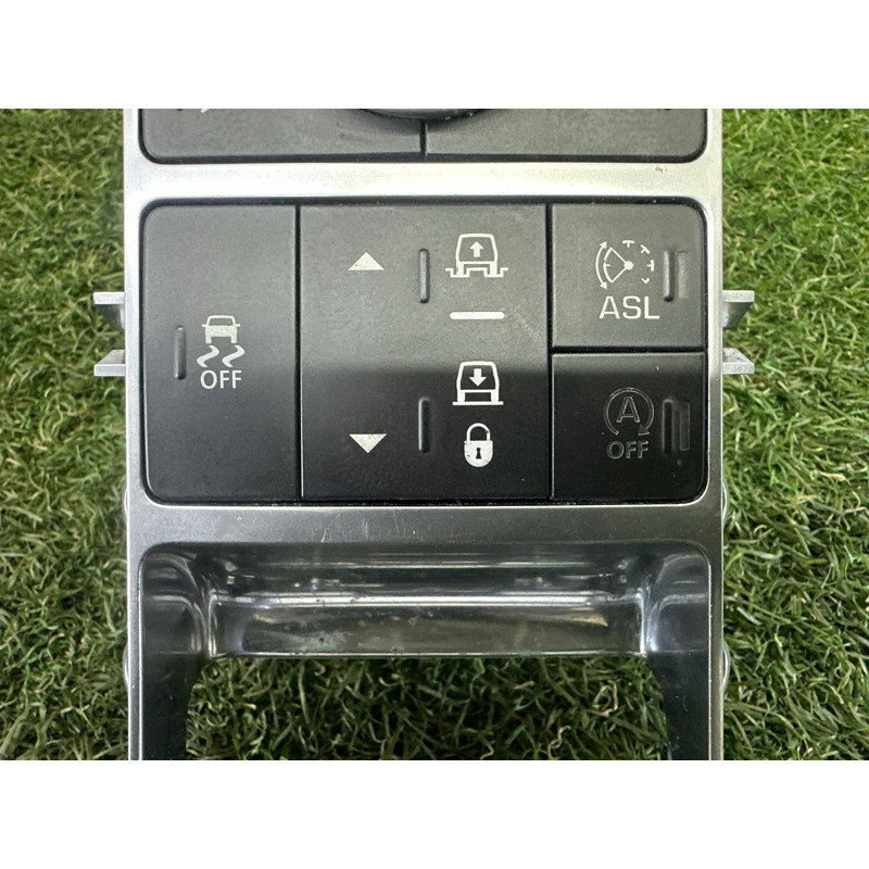 Кнопка регулировки высоты подвески (электрика / кнопки) LAND ROVER RANGE ROVER Sport L494 2016 3.0 Diesel LR070858