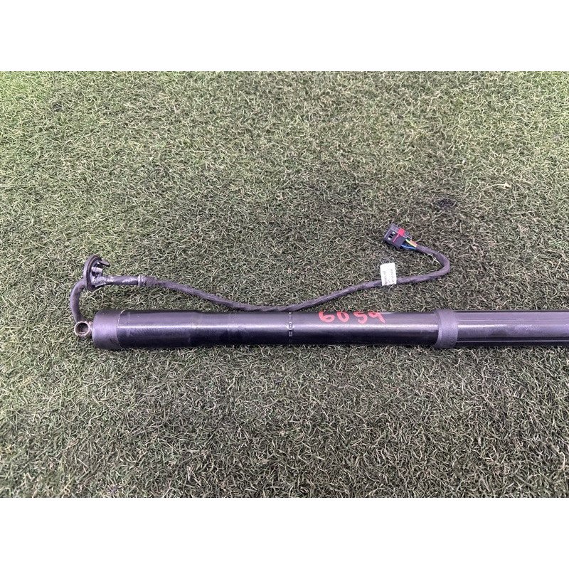 Привод двери багажника (электрика) Volkswagen Touareg NF 2012 3.0 TDI 7P6827851FIIT