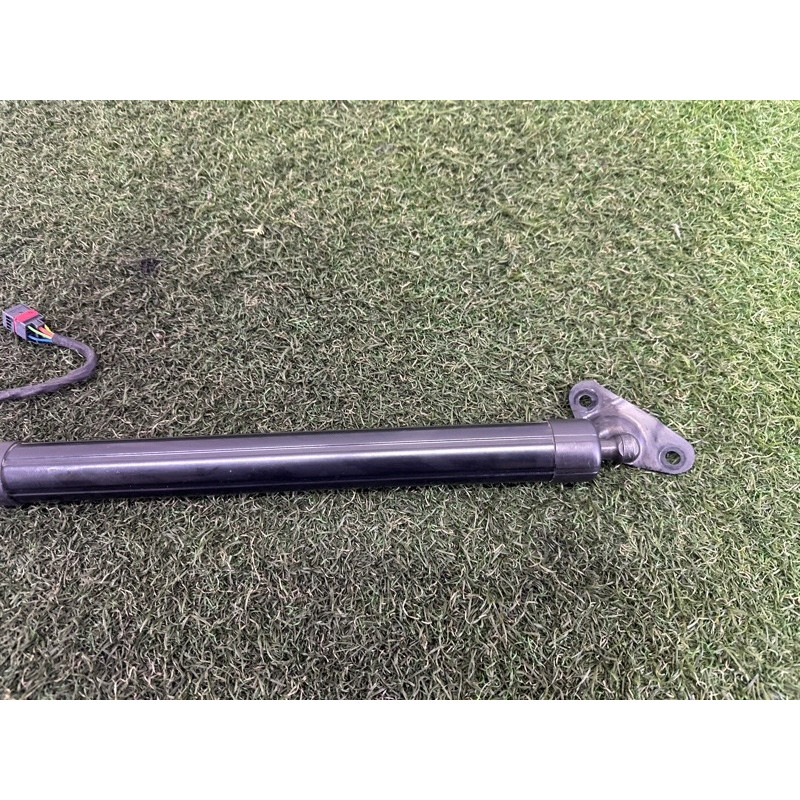 Привод двери багажника (электрика) Volkswagen Touareg NF 2012 3.0 TDI 7P6827851FIIT