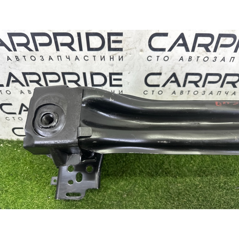 Усилитель бампера (наружные элементы кузова) Volkswagen Touareg NF 2012 3.0 TDI 7P0807109B