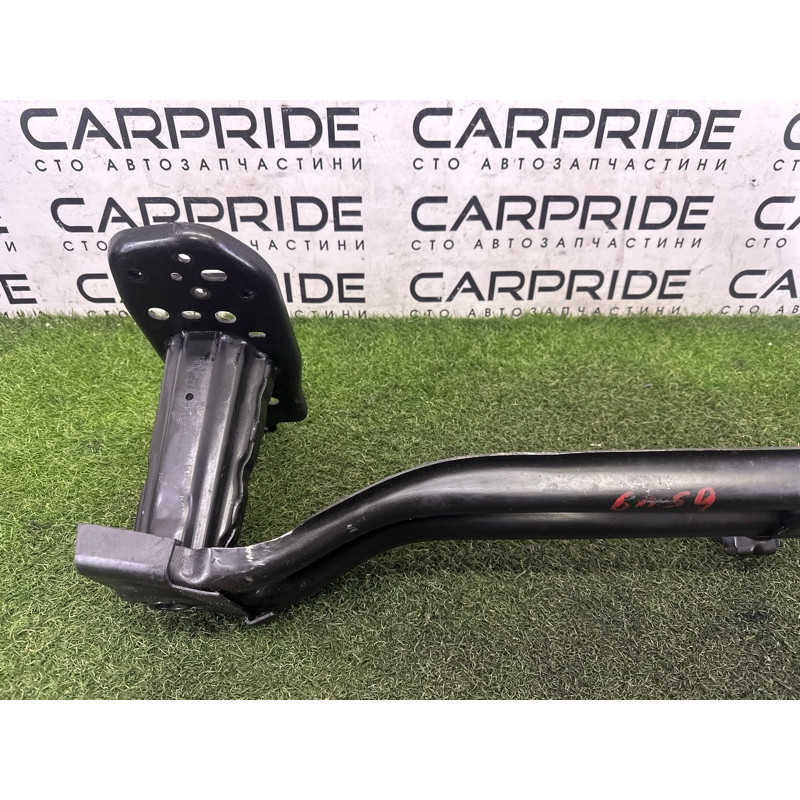 Усилитель бампера (наружные элементы кузова) Volkswagen Touareg NF 2012 3.0 TDI 7P0807109B