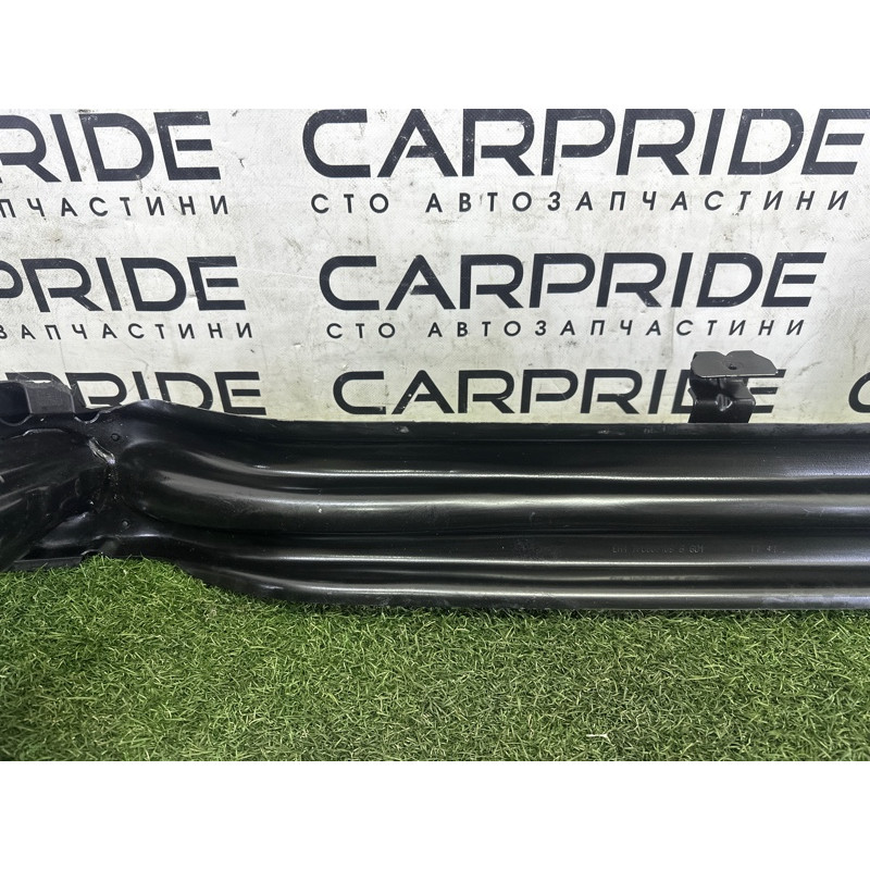 Усилитель бампера (наружные элементы кузова) Volkswagen Touareg NF 2012 3.0 TDI 7P0807109B