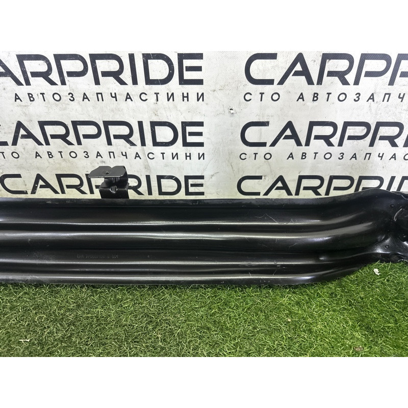 Усилитель бампера (наружные элементы кузова) Volkswagen Touareg NF 2012 3.0 TDI 7P0807109B